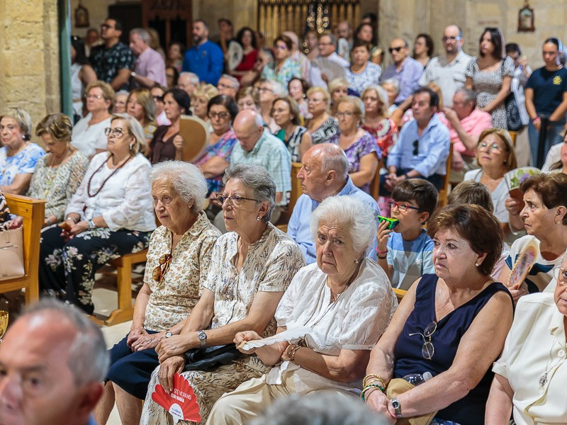 Fieles durante la misa