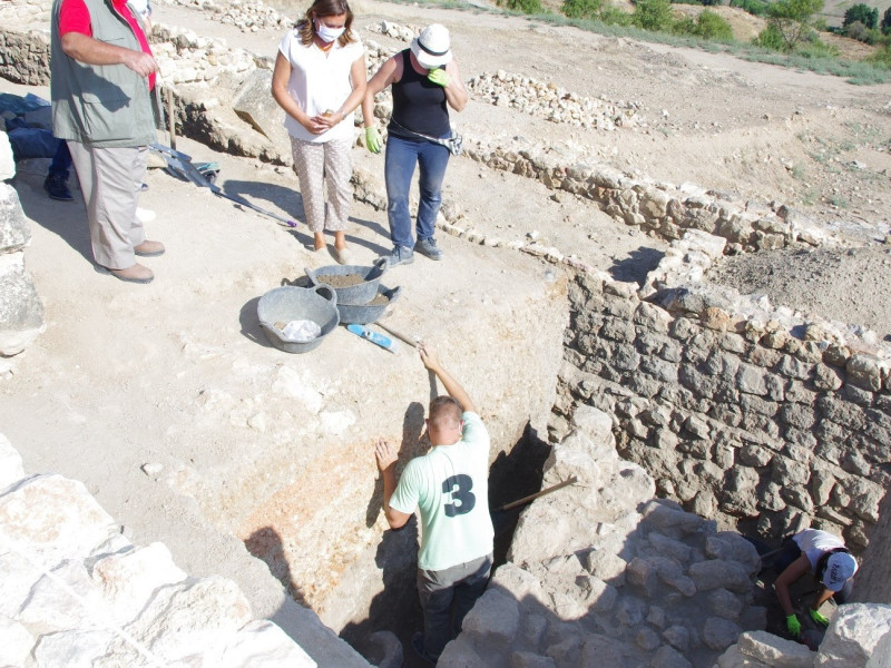 (Foto de ARCHIVO)La consejera de Educación, Cultura y Deportes, Rosa Ana Rodríguez, visita el yacimiento de  Libisosa en LezuzaREMITIDA / HANDOUT por JCCMFotografía remitida a medios de comunicación exclusivamente para ilustrar la noticia a la que hace referencia la imagen, y citando la procedencia de la imagen en la firma06/8/2020