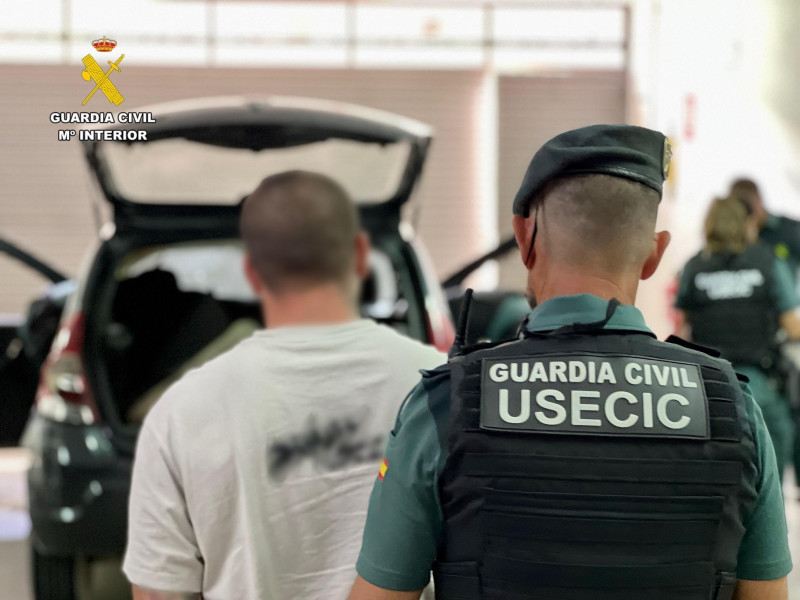 Detenido en Cáceres por llevar 14 kilogramos de hachís ocultos en su vehículo