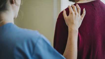 A las personas mayores les cuesta más hablar sobre el suicidio