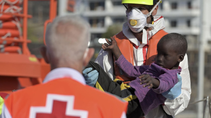 Uno de los menores migrantes rescatados por Salvamento Marítimo en Canarias