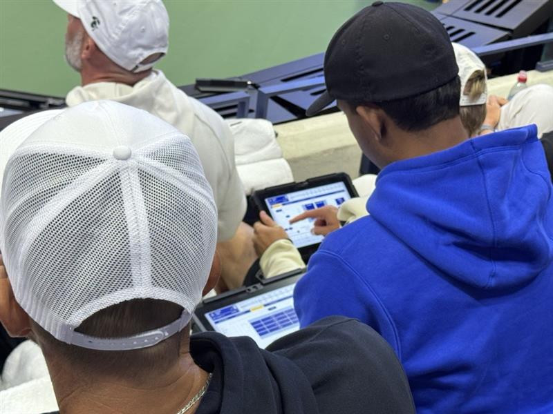 El objetivo de la aplicación es ofrecer a los entrenadores datos en vivo durante los partidos
