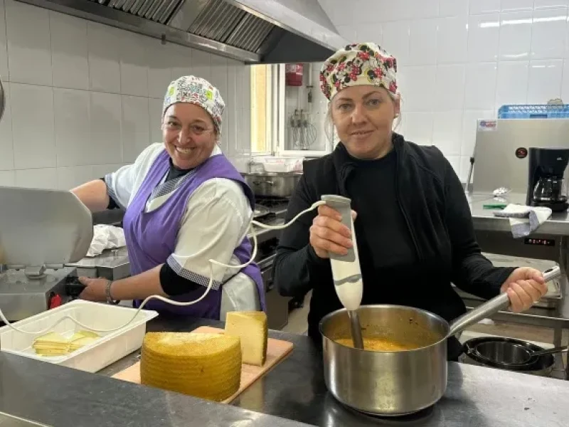 El equipo de cocina, en plena acción