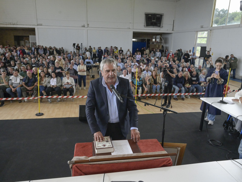 José  Luis Fernández Mouriño (PP) jura su cargo como alcalde en Carral