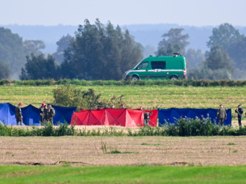 Servicios en las inmediaciones del lugar del accidente del dron ruso en la localidad de Olesno, en el norte de Polonia.