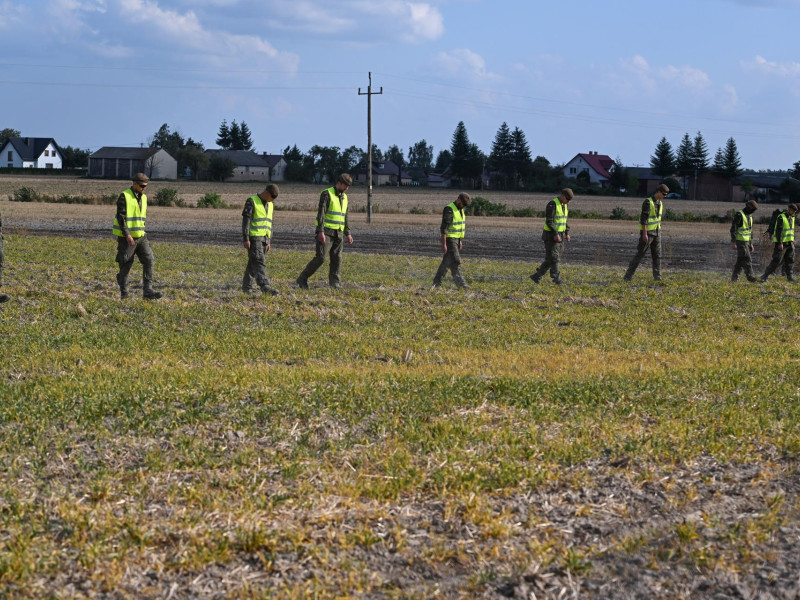Los servicios militares y de emergencia de Polonia inspeccionan los lugares tras la violación del espacio aéreo ruso