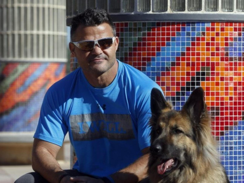 Su último proyecto es un libro sobre sus perros-guía