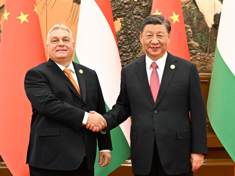 Xi Jinping con el Primer Ministro Húngaro, Viktor Orban
