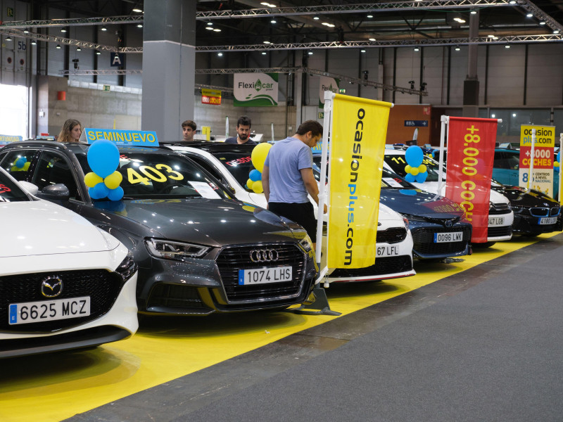 Los coches se exponen en el Salón del Automóvil de Madrid, en el recinto ferial Ifema de Madrid.