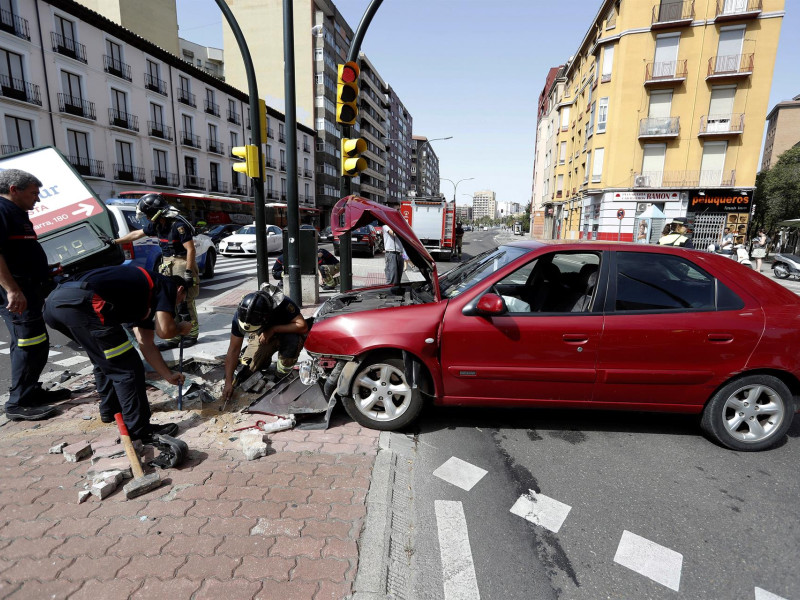 Accidente en el cruce entre la Avenida de Madrid y el Paseo de María Agustin de Zaragoza