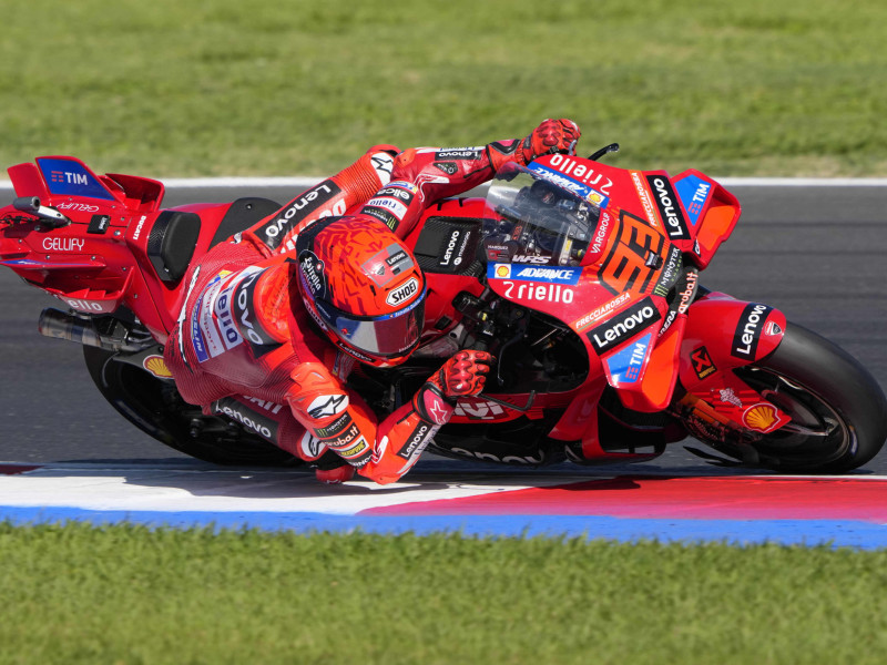 Marc Márquez logró la victoria en la carrera larga en Misano.