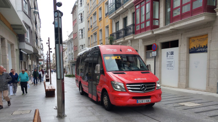 Bus no casco histórico de Lugo