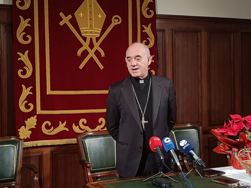 Don Arturo Ros, en una comparecencia pública en la sede del obispado