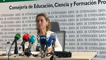 La rueda de prensa de la consejera Vaquera se ha visto interrumpida por la falta de acuerdo, a última hora, con las empresas del transporte escolar
