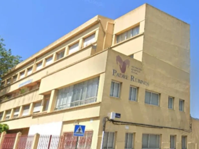 Antigua sede de Padre Rubinos en la avenida de Labañou (foto de archivo)