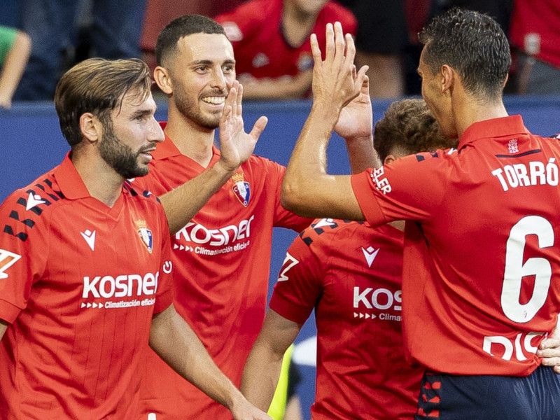 Osasuna celebra el primer gol contra el Rayo Vallecano marcado por Raúl García