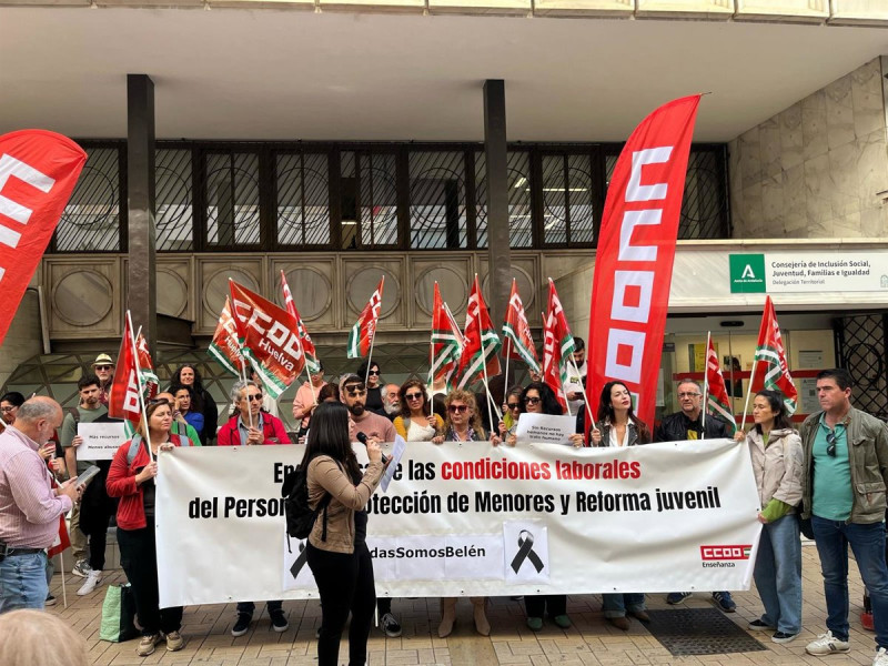 Manifestación en protesta por las agresiones a educadores sociales.