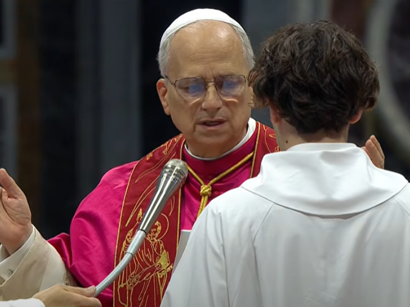 El Papa León XIV durante la vigilia de oración por el Jubileo de la Consolación