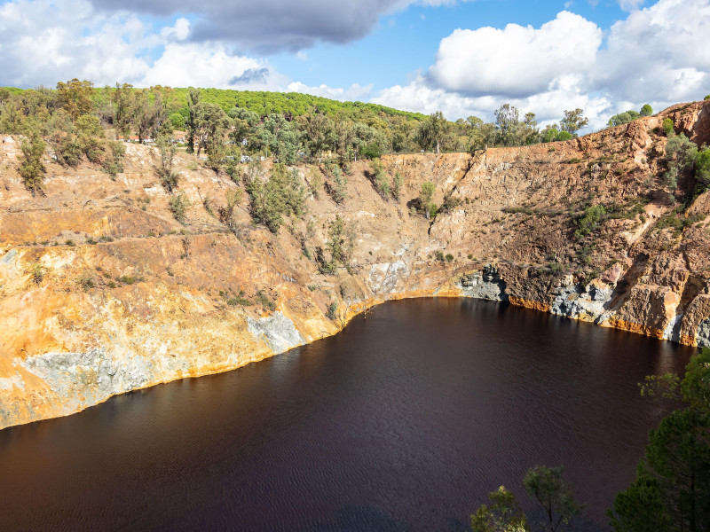 La mina La Zarza era una mina a cielo abierto, principalmente de cobre, en Huelva.