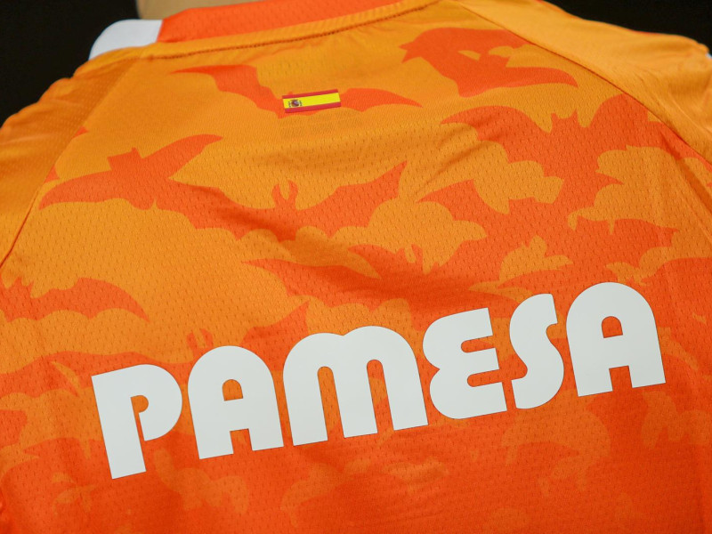 Los murciélagos, presentes en las camisetas europeas de Valencia Basket 25/26