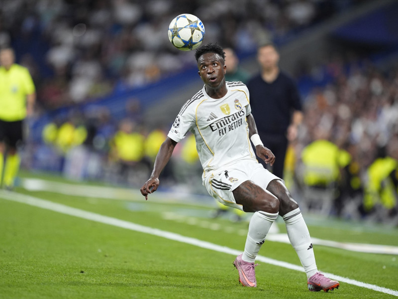 Vinicius Junior del Real Madrid CF en acción durante el partido de la fase 1 de la UEFA Champions League 2025/26 entre el Real Madrid C.F. y el Olympique de Marsella en el Estadio Santiago Bernabéu.