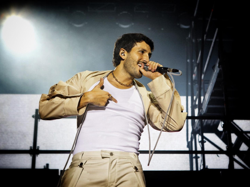 Sebastián Yatra durante un momento del concierto en las fiestas de San Mateo