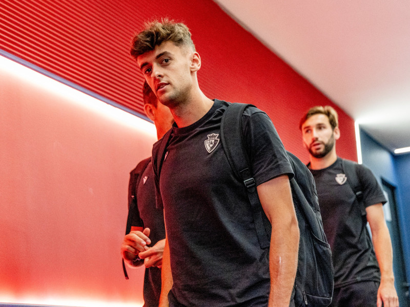 Aimar Oroz en El Sadar antes de un partido de Osasuna