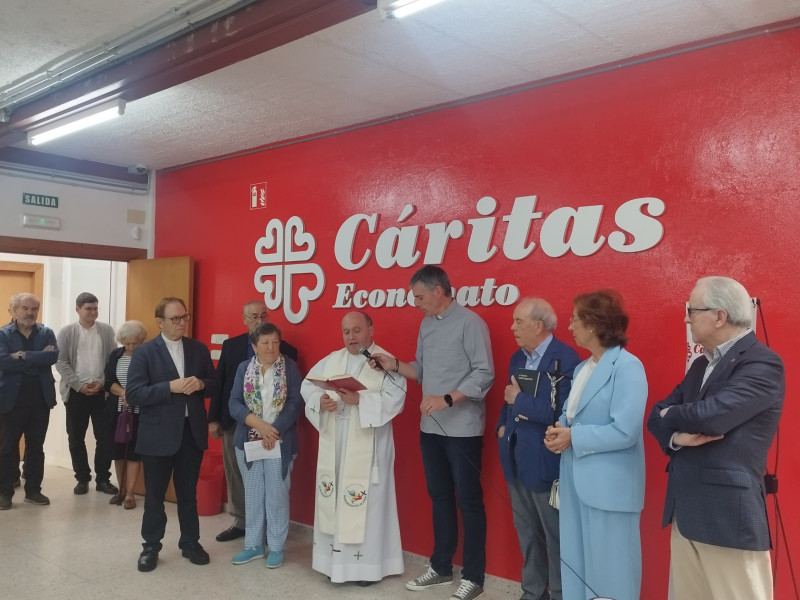 Bendición del economato de Cáritas en el Barrio de las Flores de A Coruña