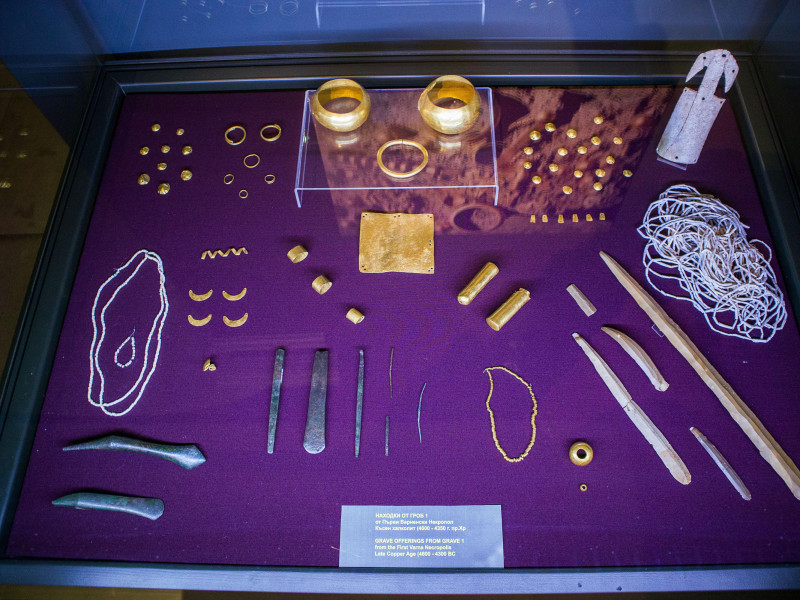 2WPXF7Y Treasures of the Varna chalcolith necropolis. Museum: Varna Archaeological Museum.