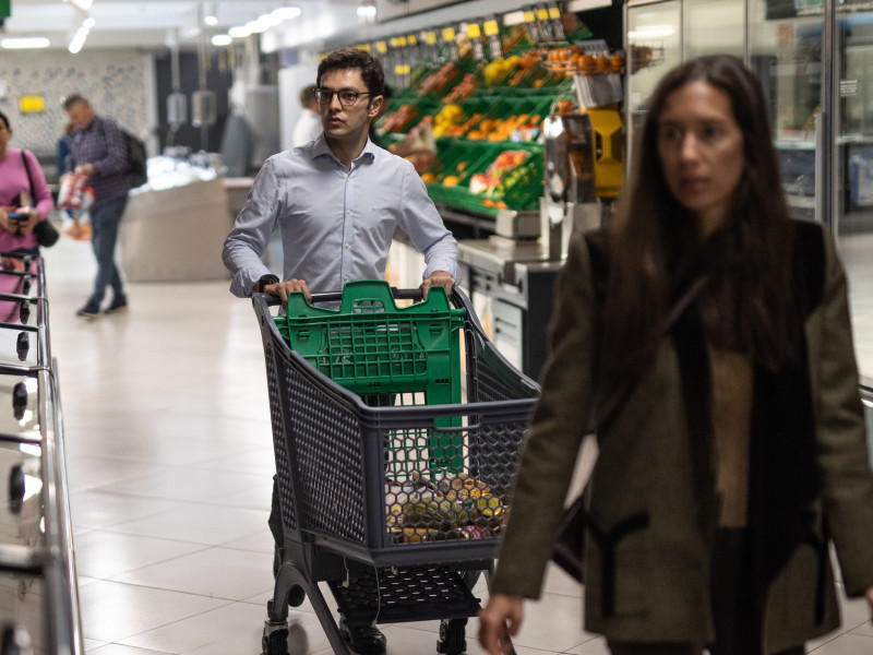 El experto que desmonta la compra semanal: la nueva estrategia para ahorrar en el supermercado