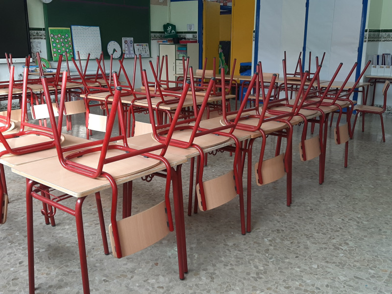 Clase vacía en un centro escolar