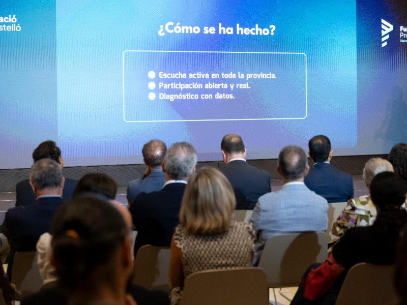 La presidenta de la Diputación de Castellón, Marta Barrachina, ha presentado el plan 'Futur Província'