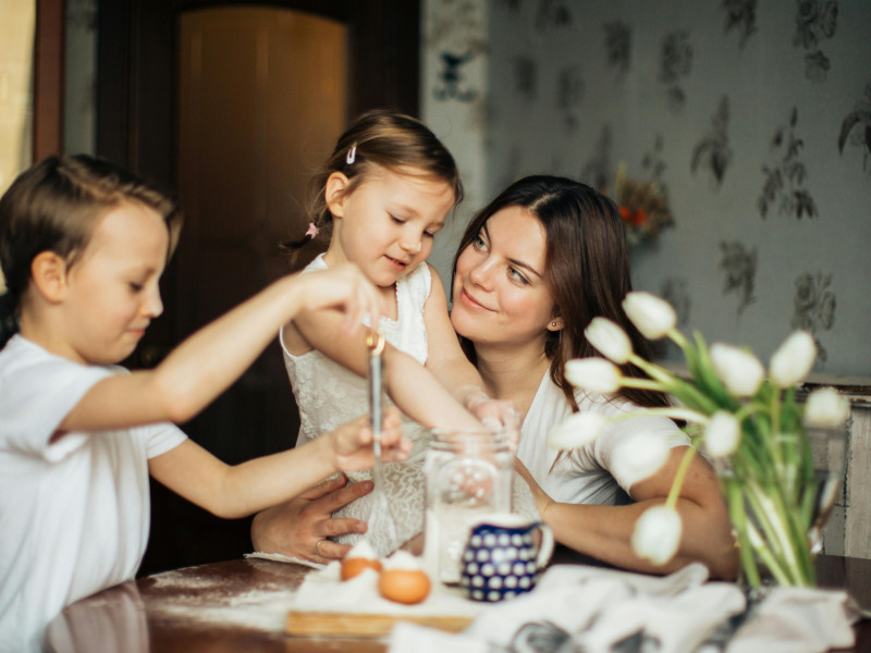 Implicar a los niños en la búsqueda de practicar hábitos saludables es fundamental para cuidar de su alimentación