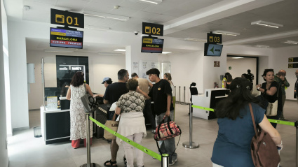 Aterrizaje del primer avión en Córdoba procedente de Barcelona