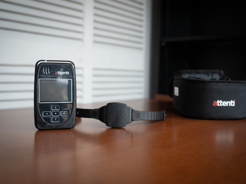 Una pulsera electrónica de geolocalización telemática