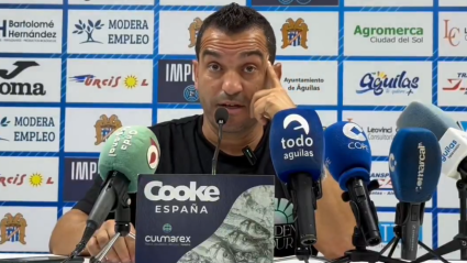 Adrián Hernández durante la rueda de prensa en el Rubial