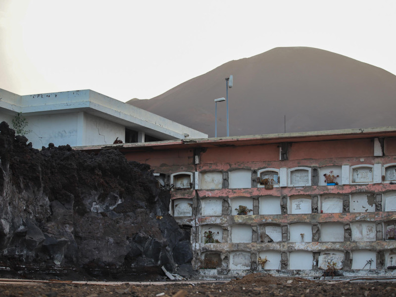 La reconstrucción del cementerio de Nuestra Señora de Los Ángeles, en el barrio de Las Manchas, en La Palma