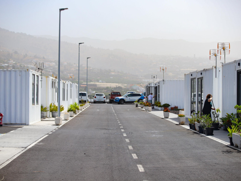 Los barracones de La Palma en los que viven afectados por el volcán