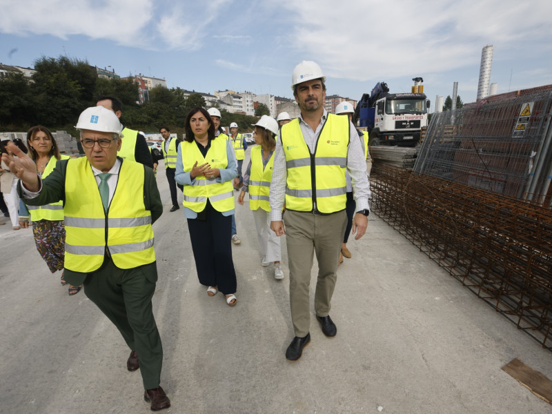 Diego Calvo durante su visita a las obras que está ejecutando la Xunta en la Intermodal