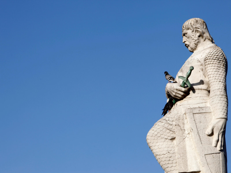 Estatua de Guzmán el Bueno en Tarifa