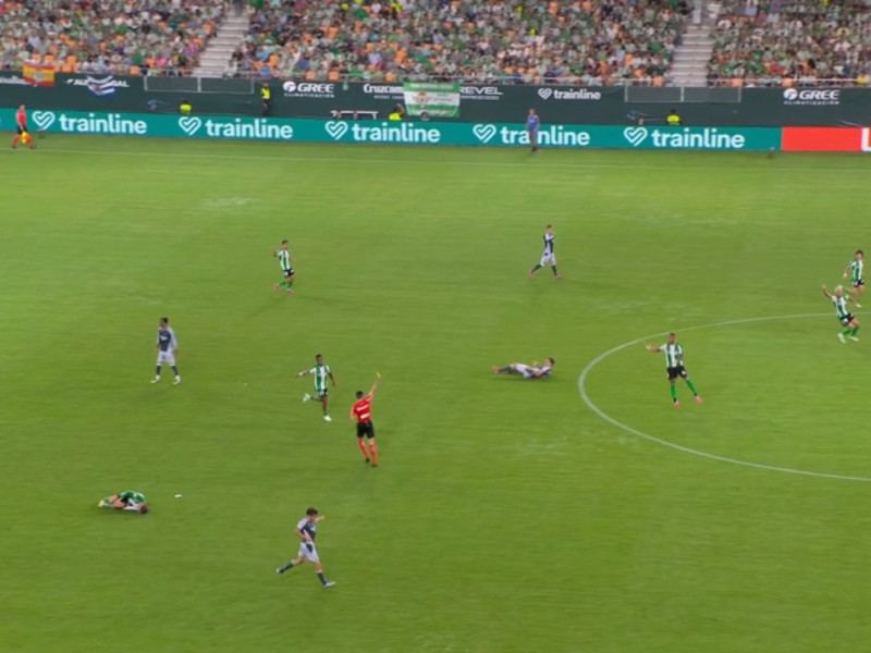 Imagen de la tarjeta confusa entre Natan y Amrabat