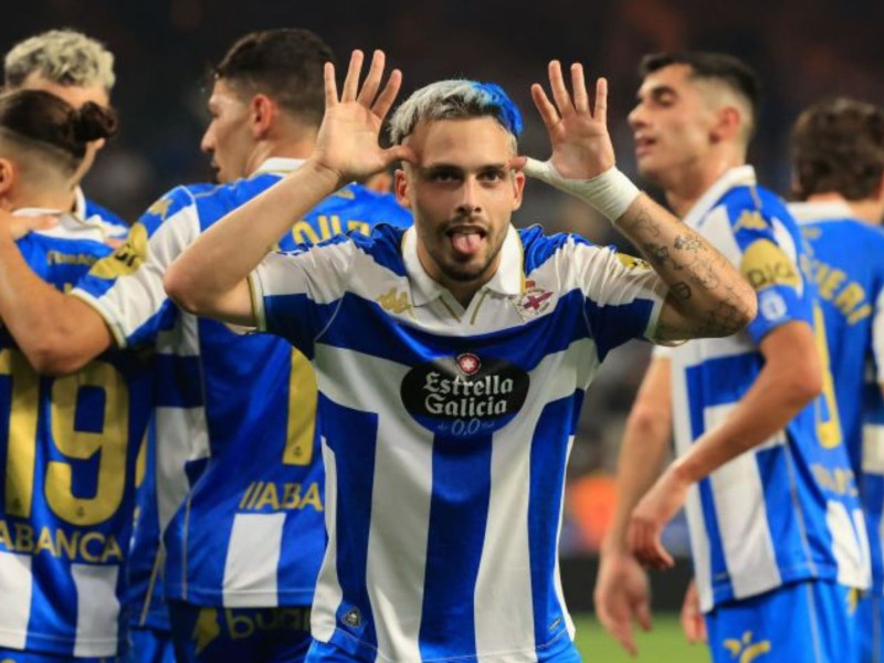 Mella celebra uno de sus dos goles contra el Huesca