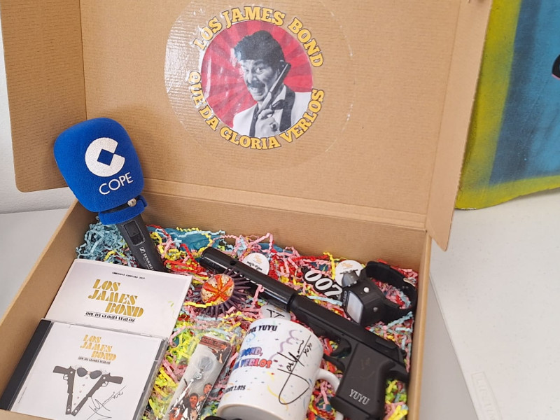 Donación de la chirigota del Yuyu