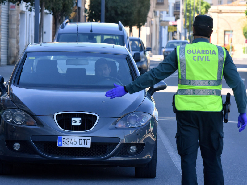 Un Guardia Civil para un coche en Vendrell