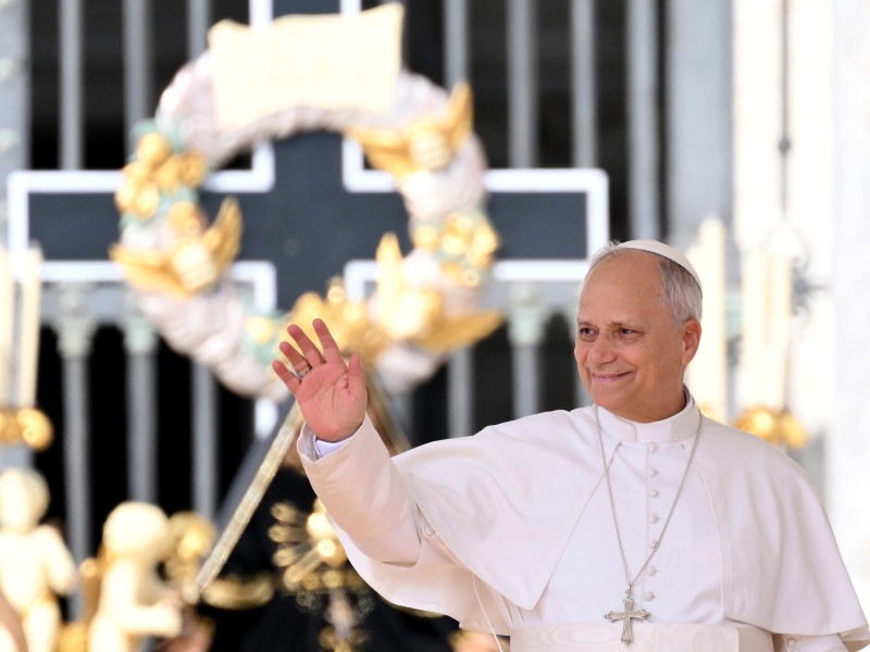 VATICAN CITY (Vatican City State (Holy See)), 17/09/2025.- Pope Leo XIV arrives to lead the weekly general audience in Saint Peter's Square, Vatican City, 17 September 2025. (Papa) EFE/EPA/ETTORE FERRARI