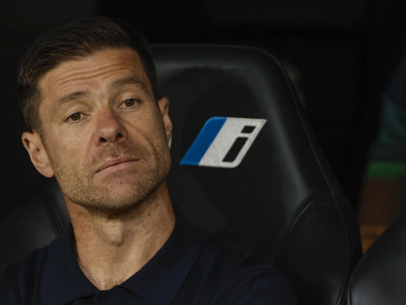 El entrenador del Real Madrid, Xabi Alonso, este sábado, durante el partido de la jornada 5 de LaLiga EA Sports, que disputan el Real Madrid y el RCD Espanyol, en el estadio Santiago Bernabéu