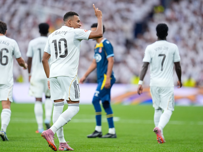 Kylian Mbappé del Real Madrid CF celebra un gol durante la Liga española, LaLiga EA Sports, partido de fútbol disputado entre el Real Madrid y el RCD Espanyol en el Santiago Bernabéu