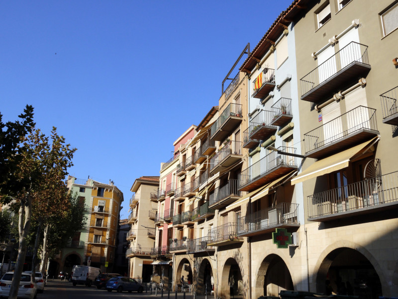 Edificis de la plaça del Mercadal de Balaguer.