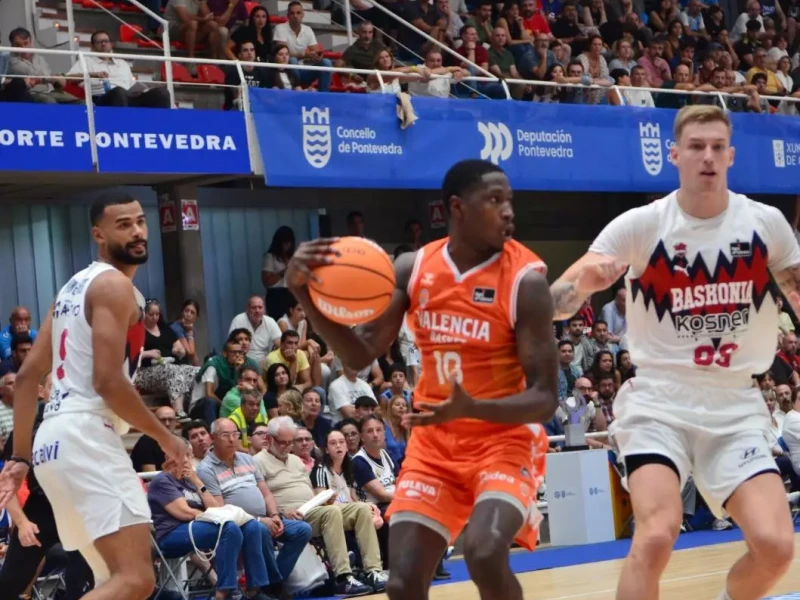 Ike Ireogbu debutó con Valencia Basket en el torneo de EncestaRías de Pontevedra