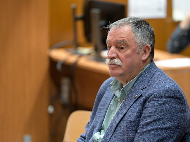 Archivo - El alcalde de Oleiros, Ángel García Seoane, en el juicio por el derribo de la Casa Carnicero